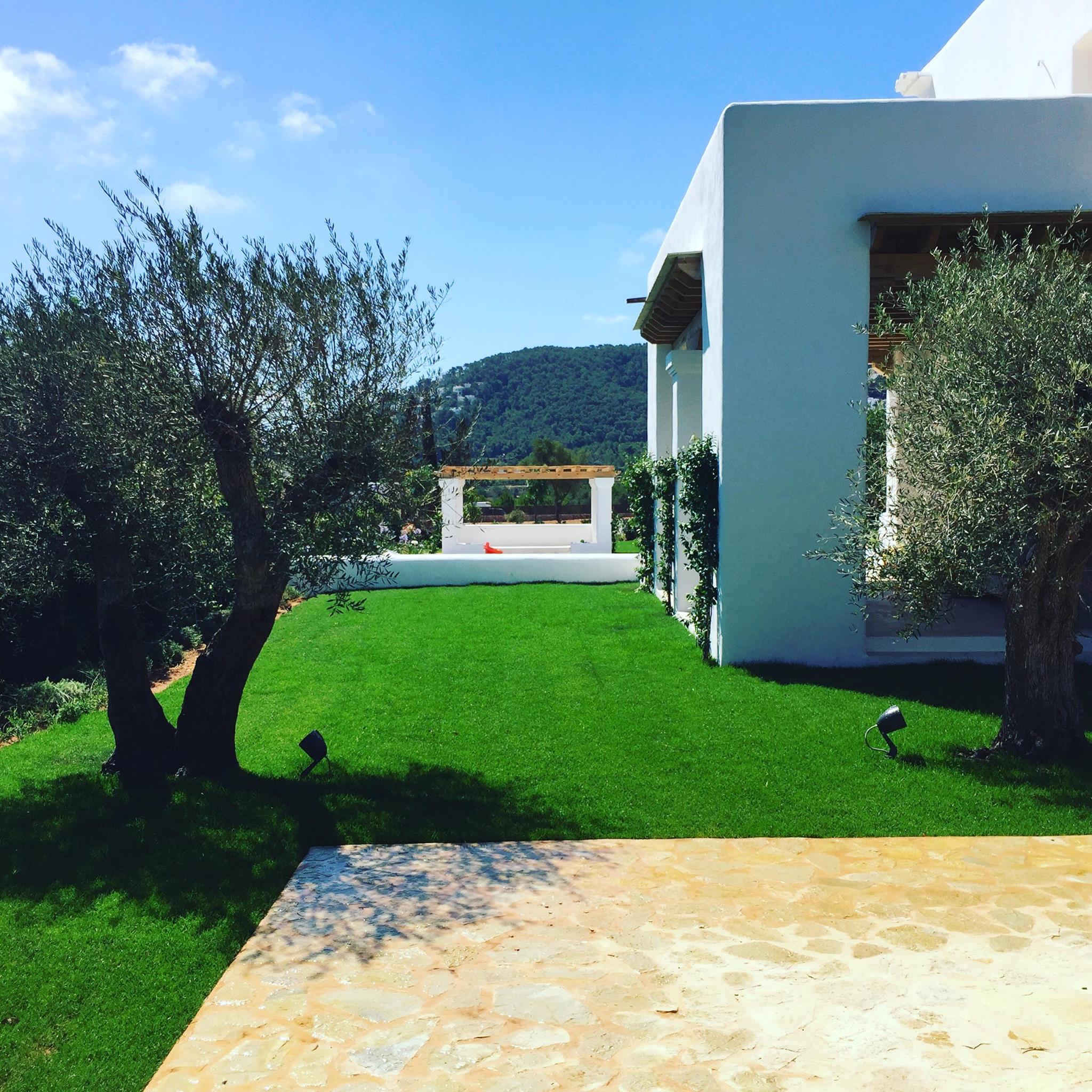 Images ARIANGARDENS. Jardineria y paisajismo profesional en Ibiza