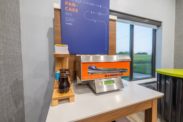 Images Holiday Inn Express & Suites Kansas City Airport by IHG