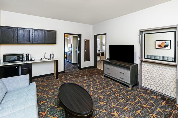 Images Holiday Inn & Suites Tulsa South by IHG