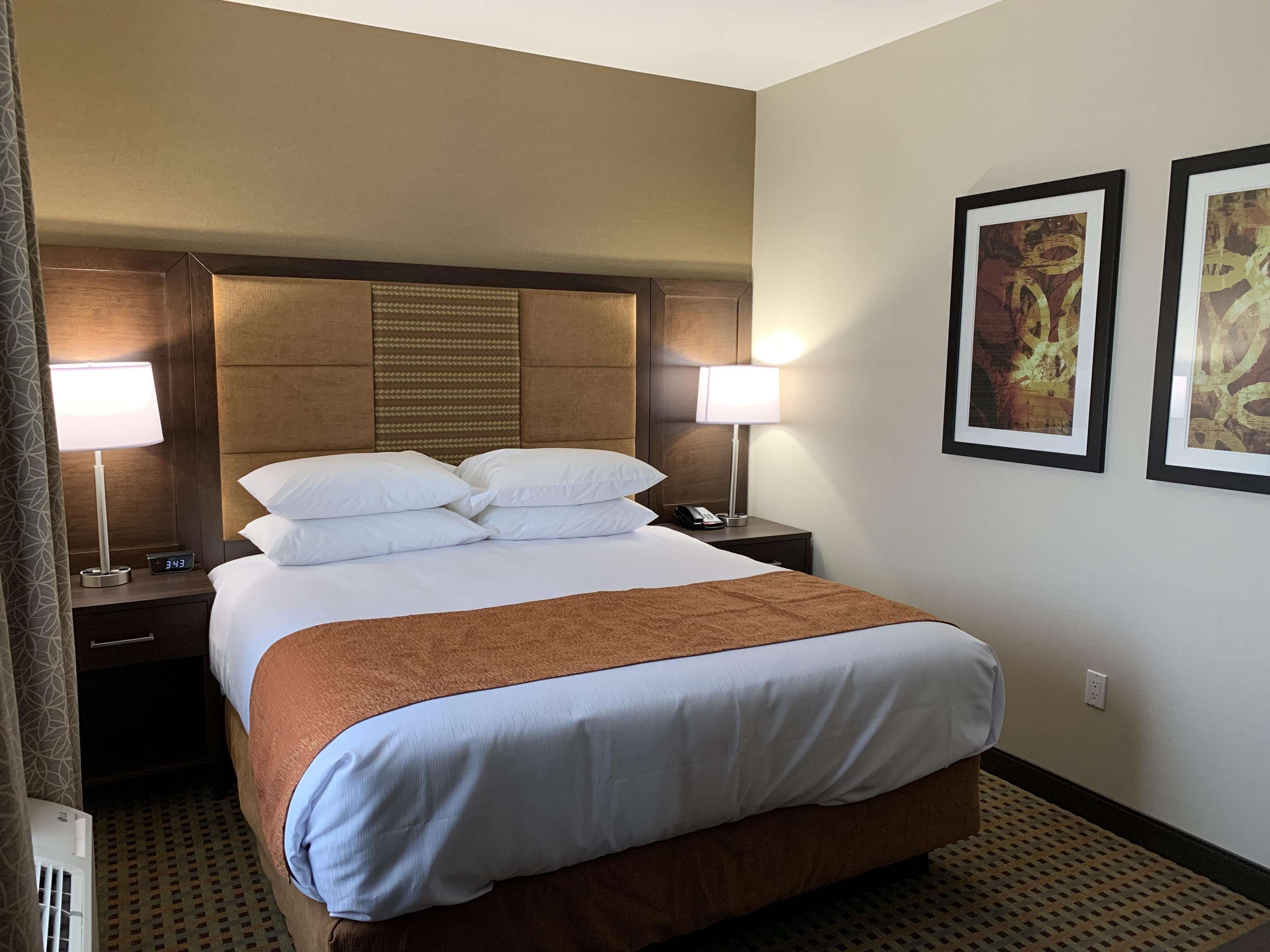 One Bedroom Suite with King Bed Best Western Plus Hinton Inn & Suites Hinton (780)817-7000