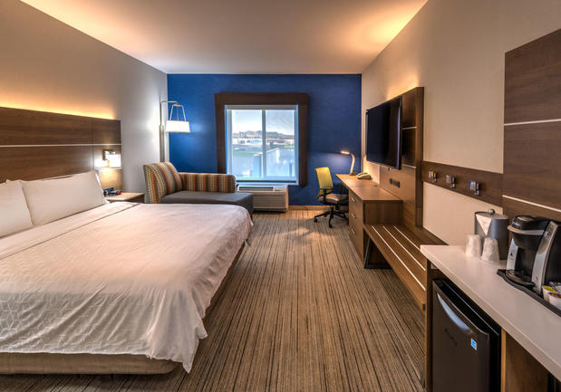 Images Holiday Inn Express & Suites Reno Airport, an IHG Hotel