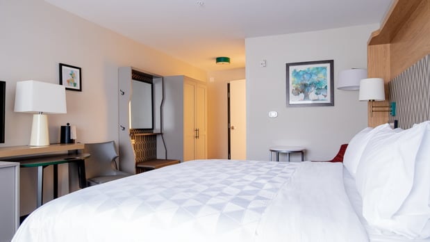 Images Holiday Inn & Suites Philadelphia W - Drexel Hill by IHG