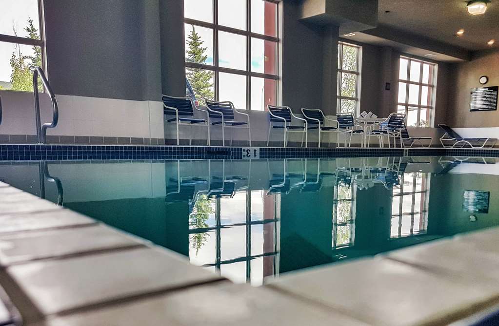 Pool Hampton Inn & Suites by Hilton Edmonton International Airport Leduc (780)980-9775