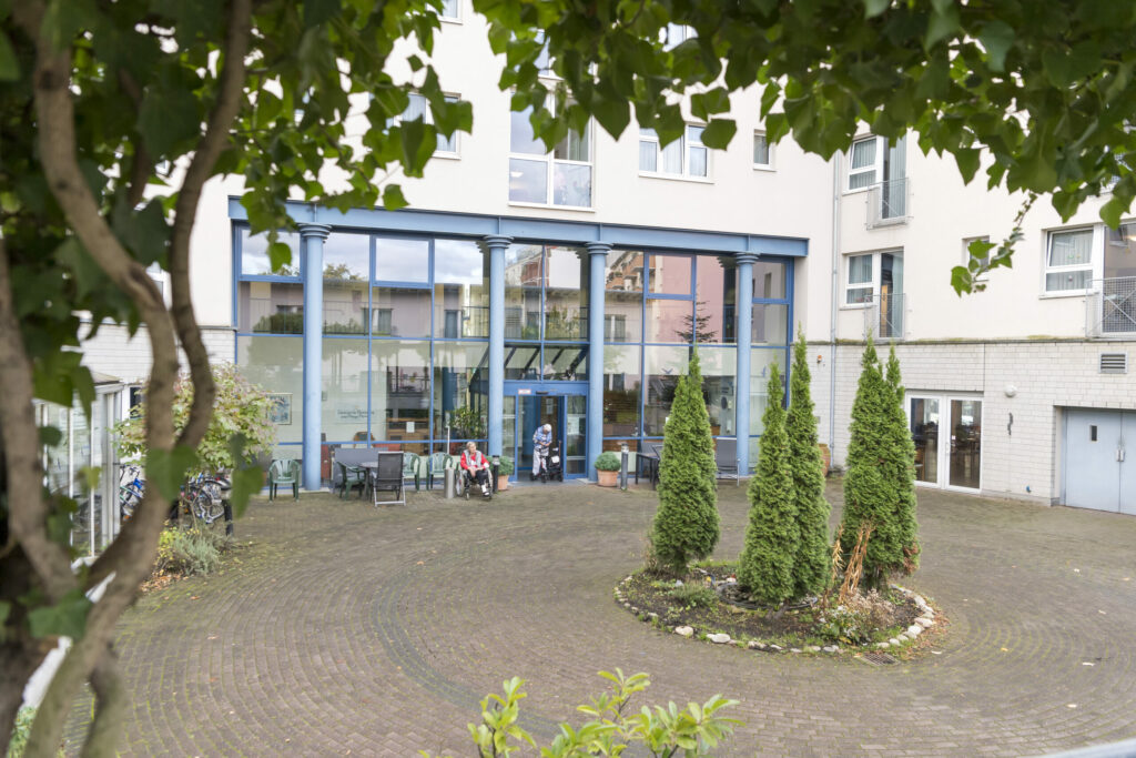 Zentrum für Betreuung und Pflege Phönix Köln-Nippes, Neusser Str. 400-406 in Köln
