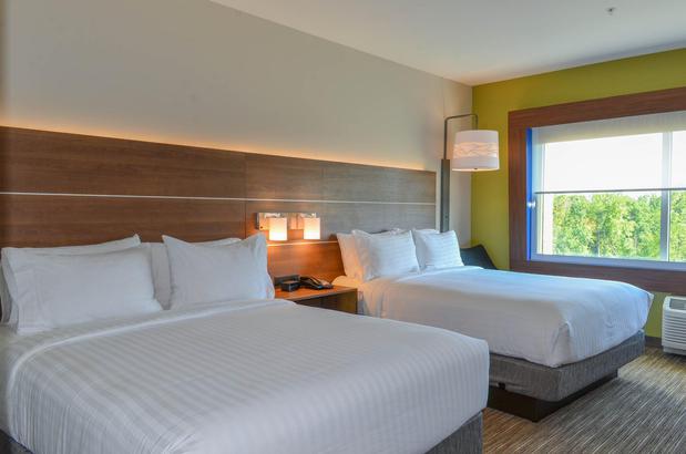 Images Holiday Inn Express & Suites Charlotte NE - University Area, an IHG Hotel