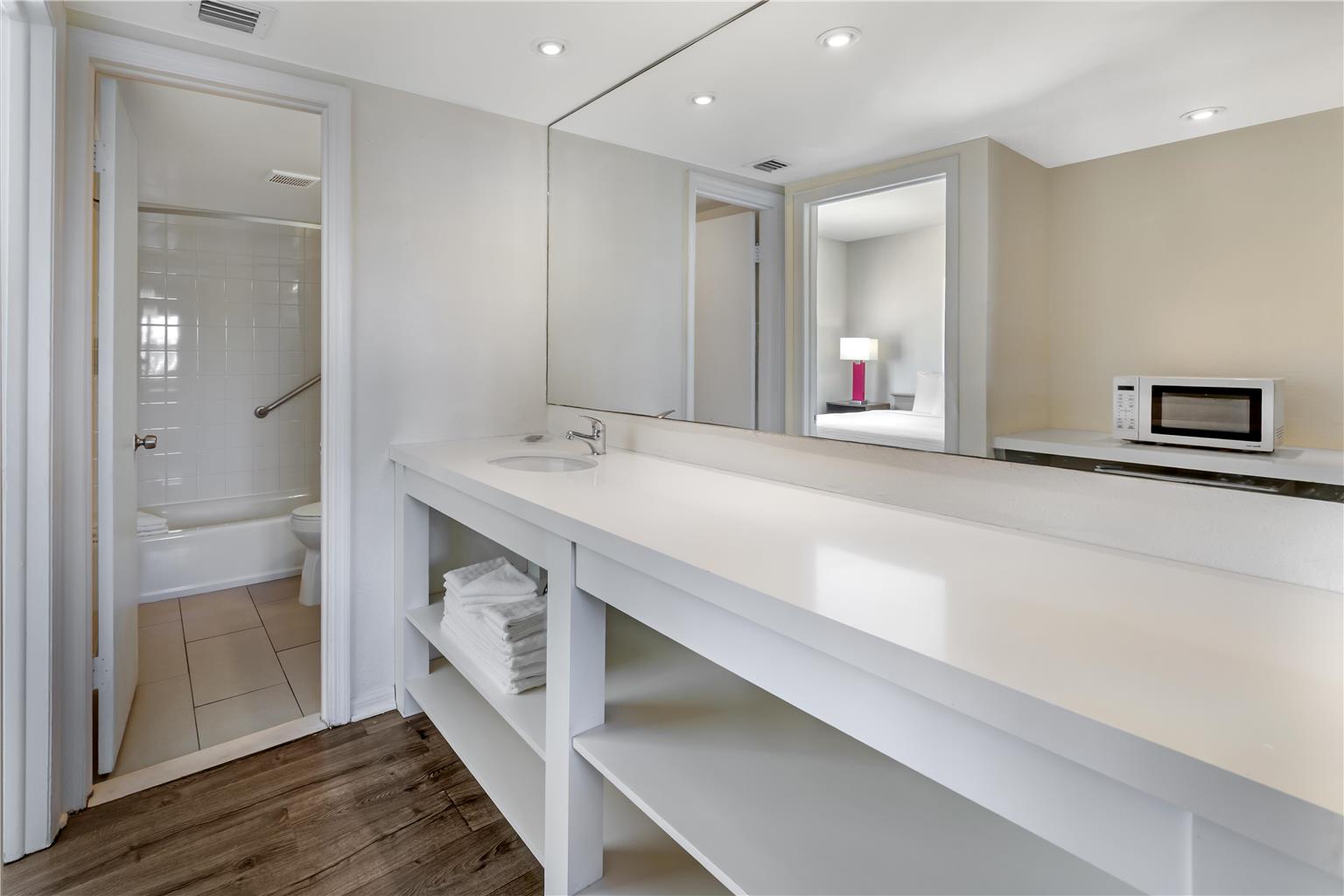 Suite Bathroom