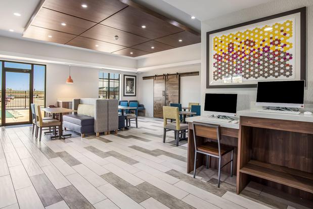 Images Holiday Inn Express & Suites Tulsa East - Catoosa by IHG