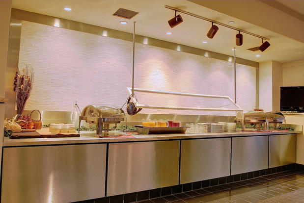 Images Holiday Inn & Suites Pittsfield-Berkshires by IHG
