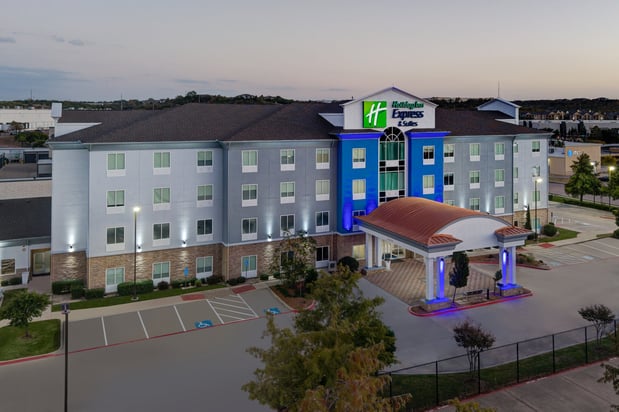 Images Holiday Inn Express & Suites Dallas W - I-30 Cockrell Hill by IHG