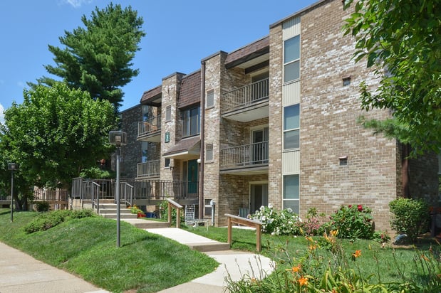 Images Summit Trace Apartments
