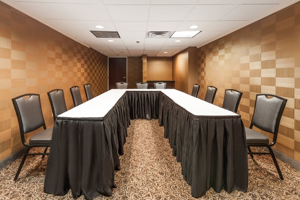 Images Holiday Inn & Suites Oklahoma City North by IHG