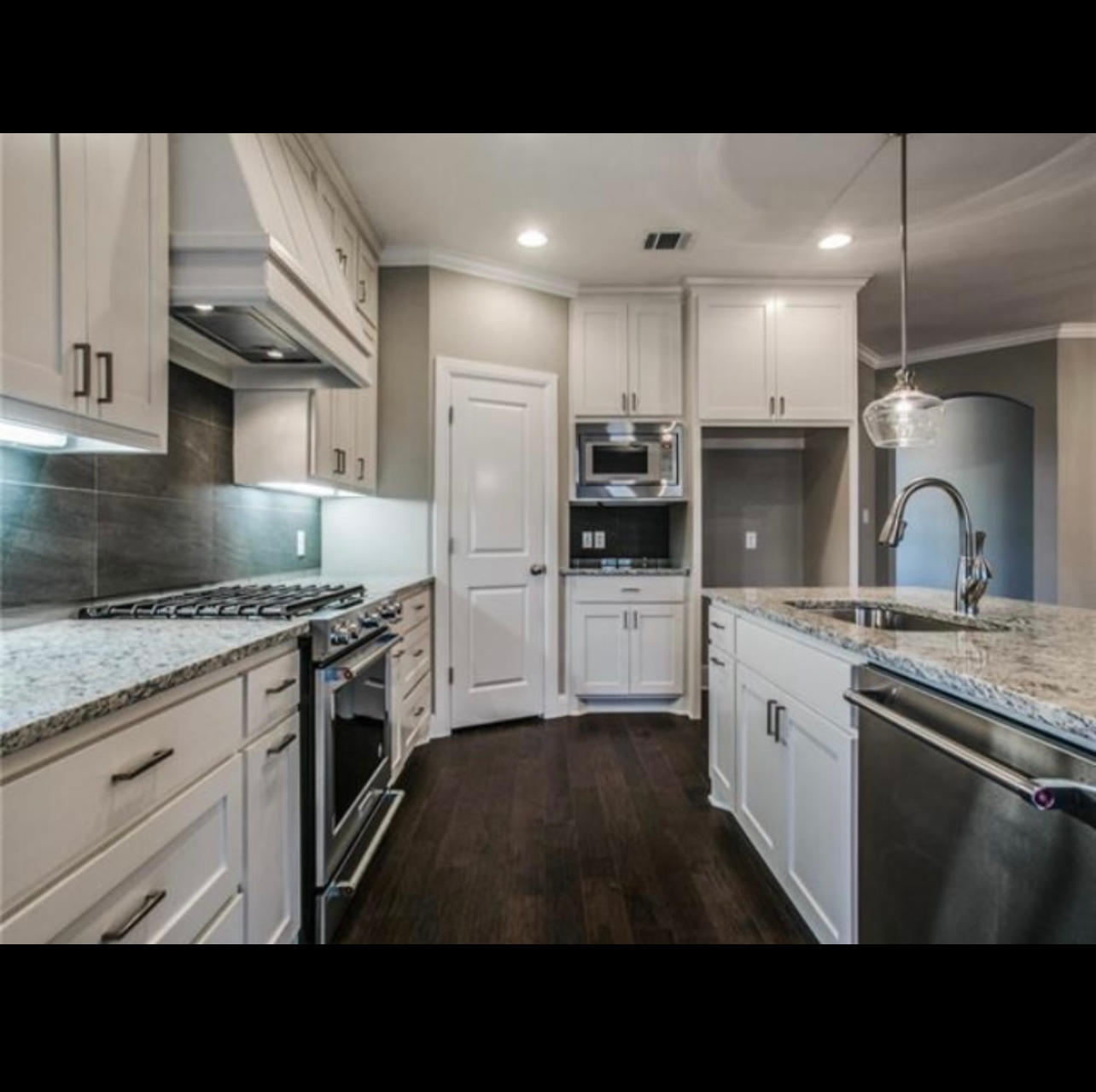 Vaquero Roofing &amp; Remodeling LLC Logo