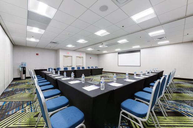 Images Holiday Inn Express Naperville by IHG