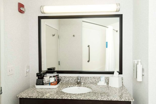 Images Hampton Inn & Suites Raleigh Downtown