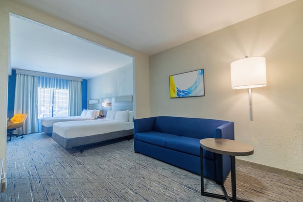 Images Holiday Inn Express & Suites Kansas City Airport by IHG