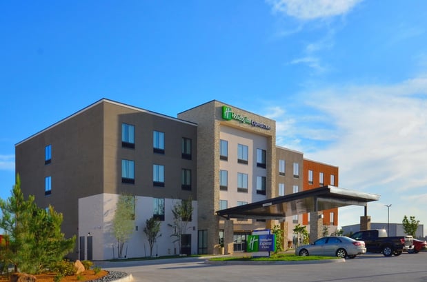 Images Holiday Inn Express & Suites Oklahoma City Mid - Arpt Area by IHG