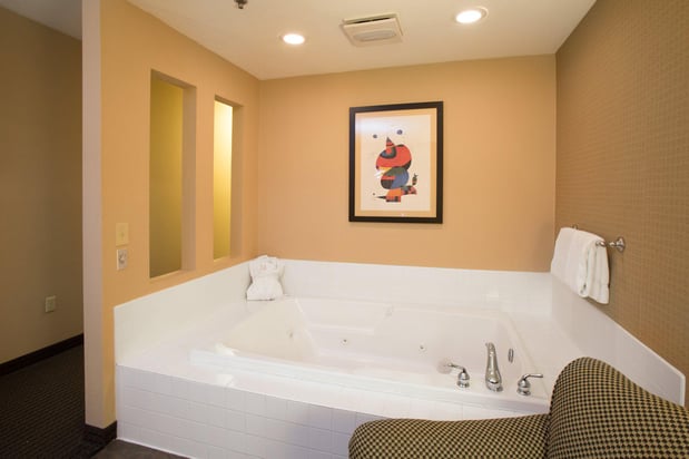 Images Holiday Inn & Suites St. Paul NE - Lake Elmo by IHG
