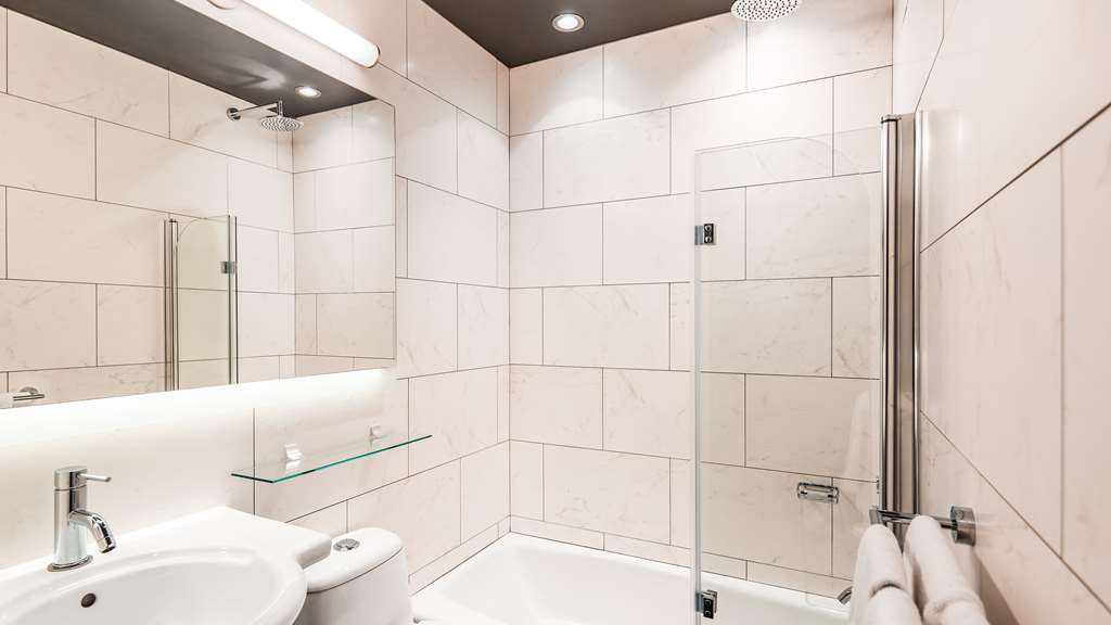 Best Western Premier Hotel Aristocrate à Quebec: Guest Bathroom