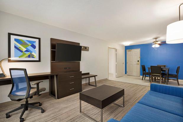 Images Holiday Inn Express & Suites Sarasota East - I-75 by IHG