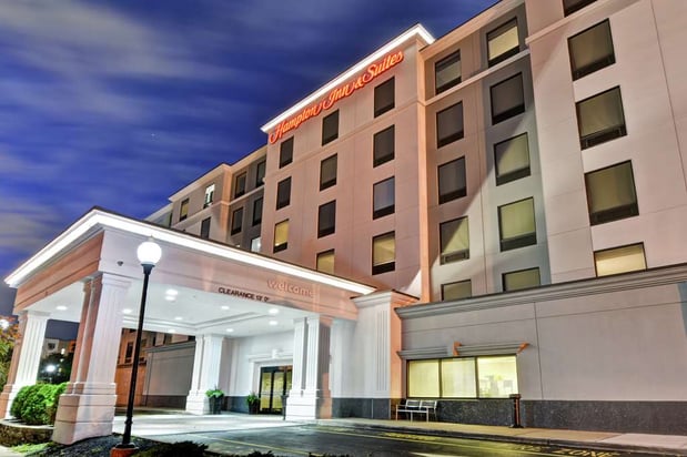 Images Hampton Inn & Suites Newark-Harrison-Riverwalk