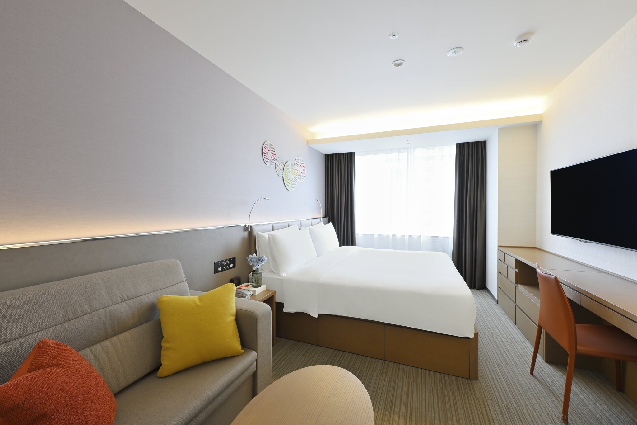 Images Holiday Inn & Suites Shin Osaka by IHG