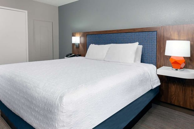 Images Hampton Inn & Suites Charlottesville-At The University