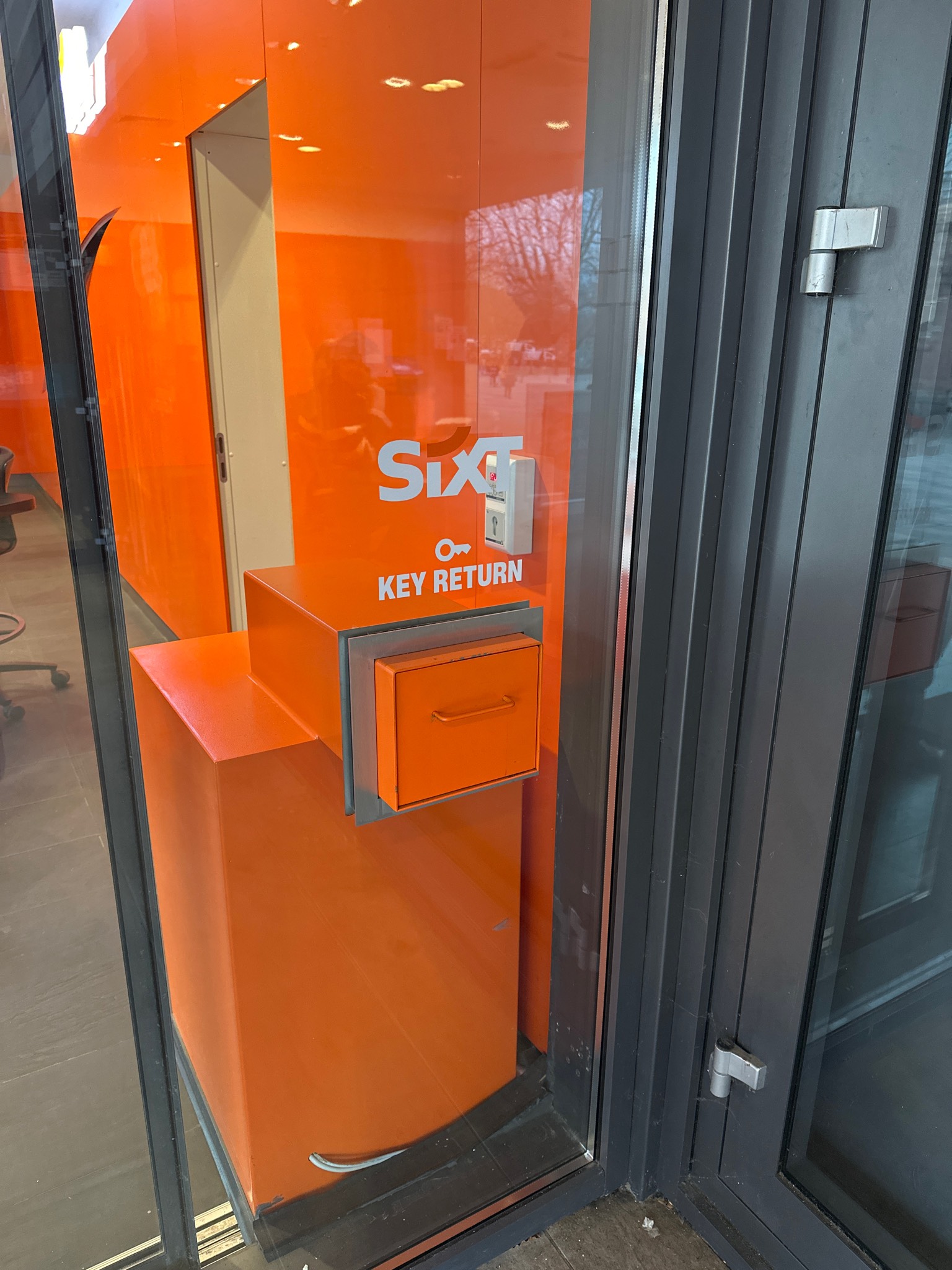 SIXT Autovermietung Wiesbaden Zentrum/Hauptbahnhof, Bahnhofsplatz 3, Lilien-Carre in Wiesbaden