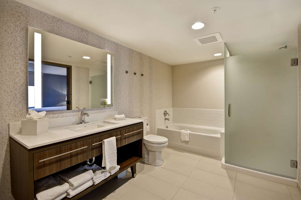 Guest room bath