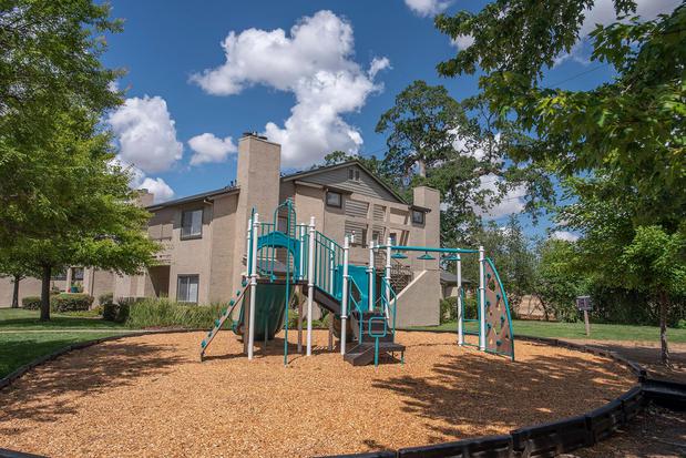 Images Autumn Oaks Apartments