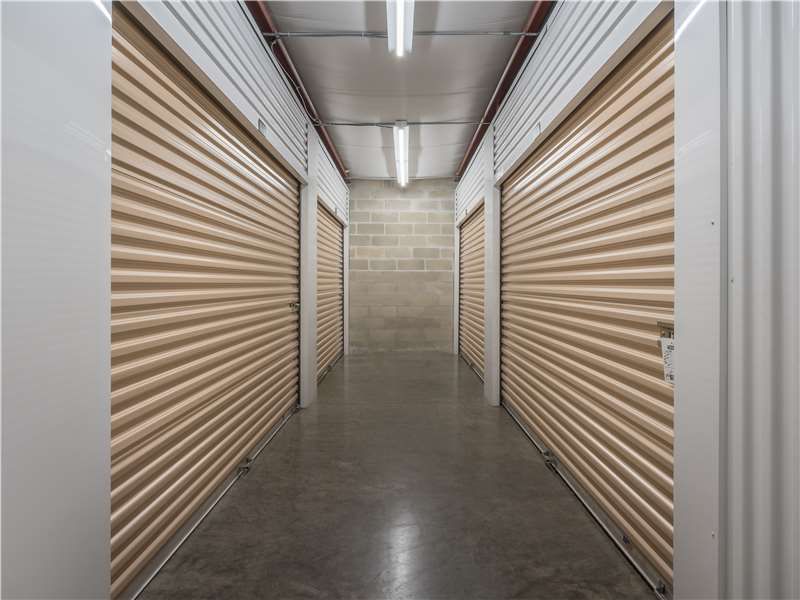 Interior Units - Extra Space Storage at 1012 US-92, Auburndale, FL 33823