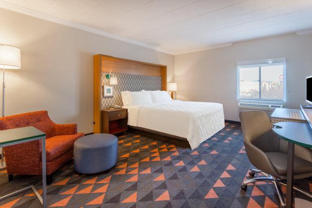 Images Holiday Inn Philadelphia South-Swedesboro, an IHG Hotel