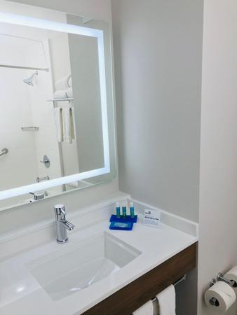 Images Holiday Inn Express & Suites Fremont - Milpitas Central by IHG