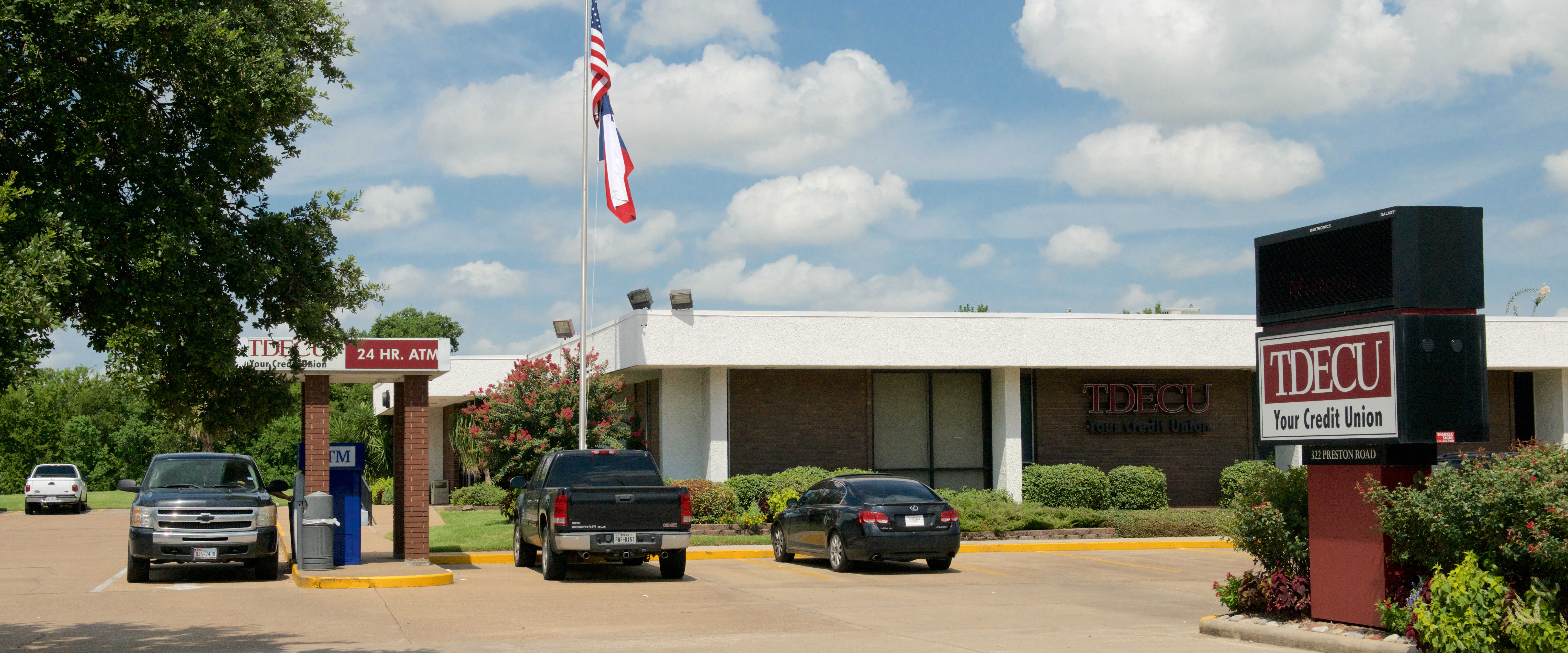 TDECU Pasadena Preston Exterior