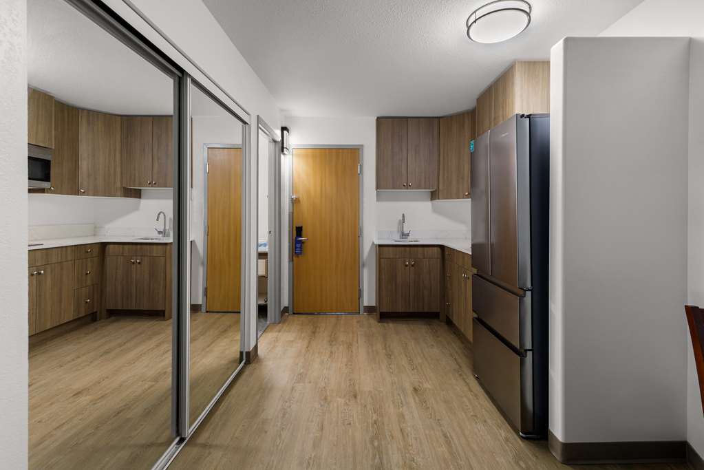 Images SureStay Plus by Best Western Brooks