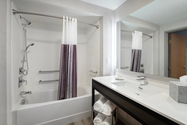 Images Holiday Inn Express South Burlington - Downtown by IHG