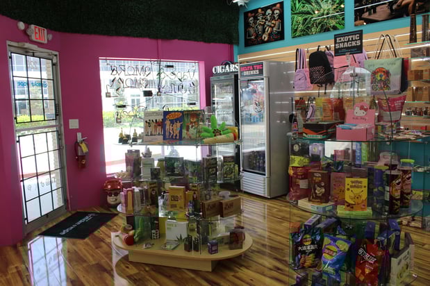 Images World of Smoke & Vape - Lake Park