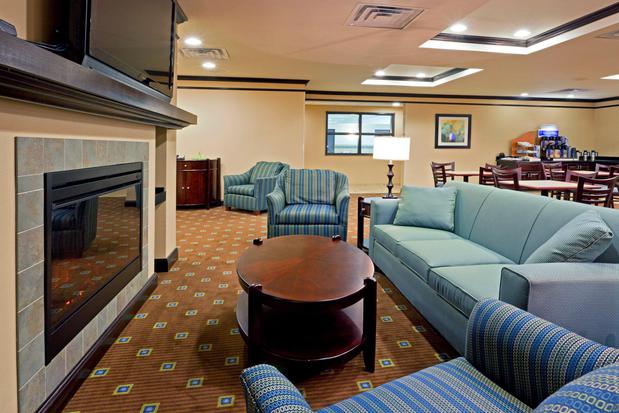 Images Holiday Inn Express & Suites Syracuse North - Airport Area, an IHG Hotel