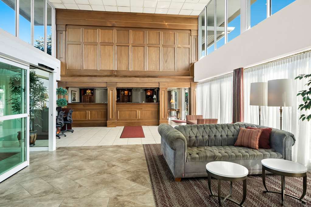 BW SureStay Plus Wilmington DE Lobby