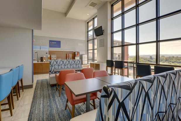 Images Holiday Inn Express & Suites Branson 76 Central by IHG