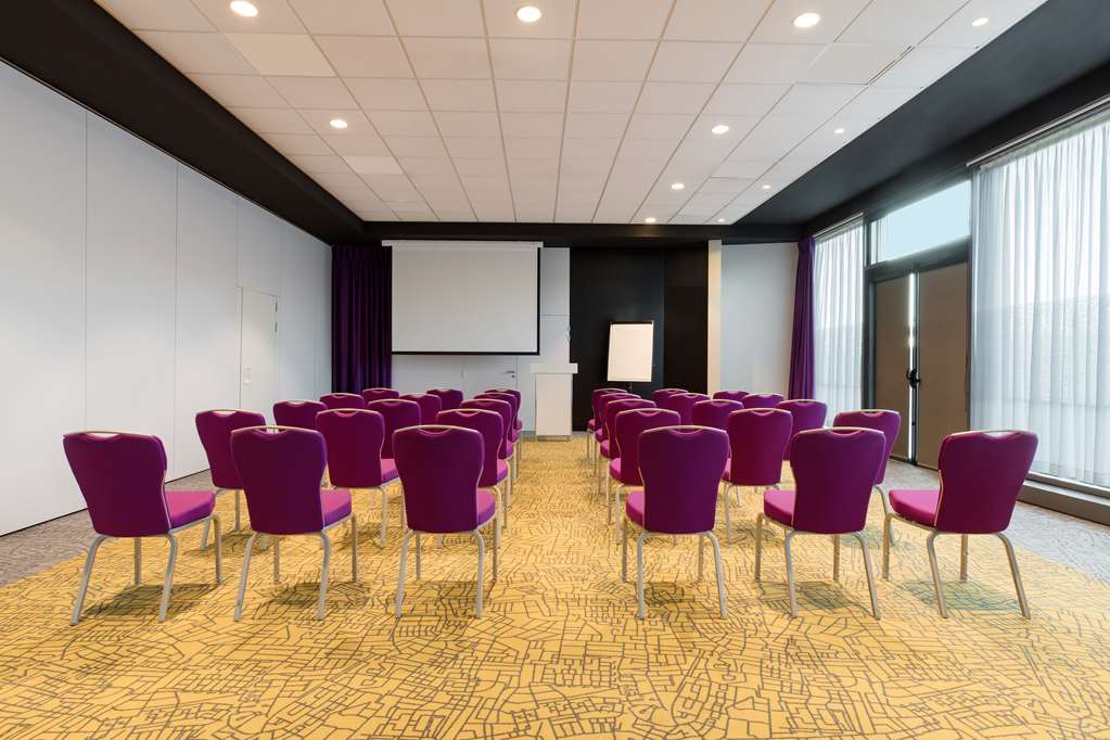 Meeting room Arena 1 theater set-up Park Inn by Radisson Lille Grand Stade Villeneuve-d'Ascq 03 20 64 40 00
