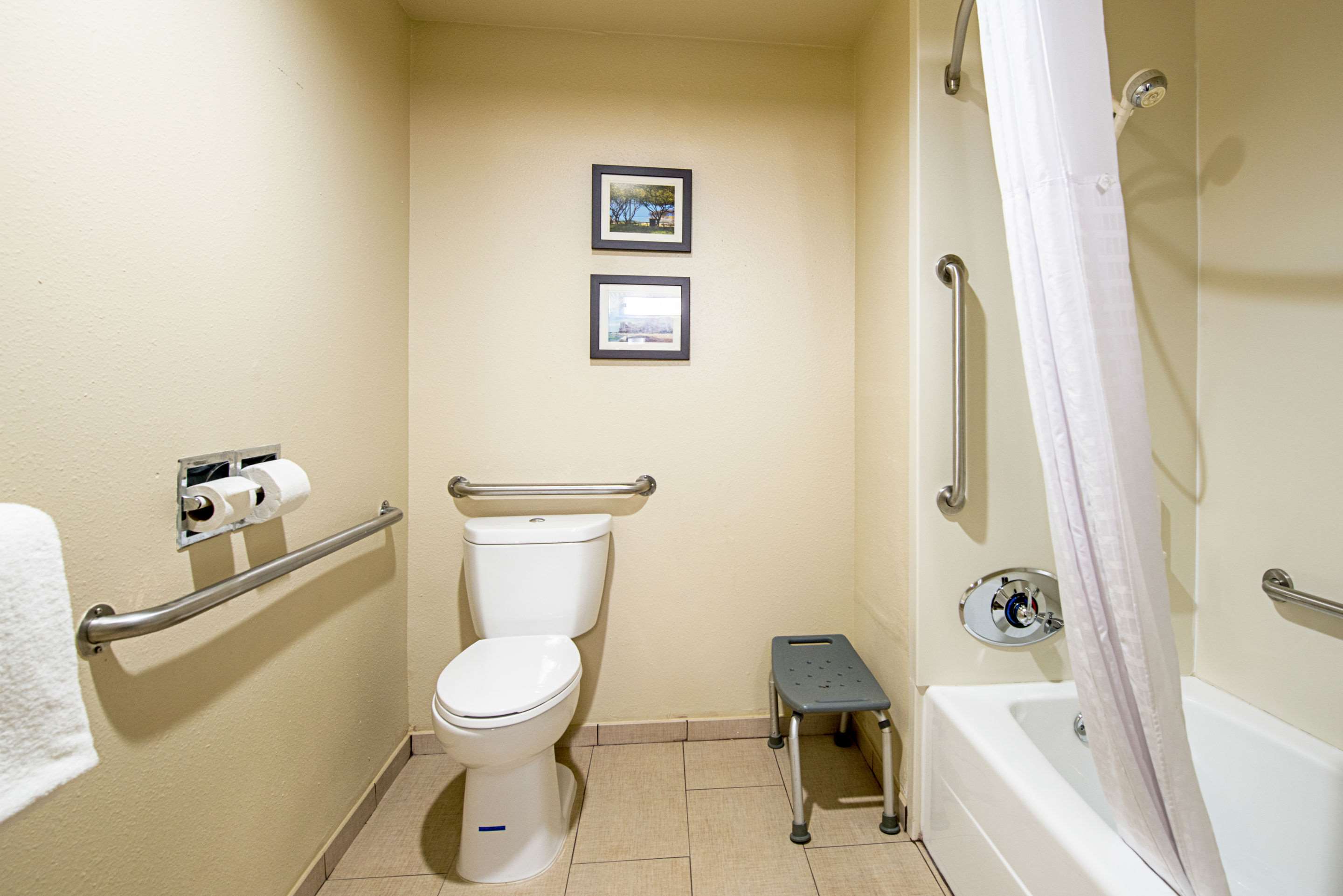 Spacious guest room