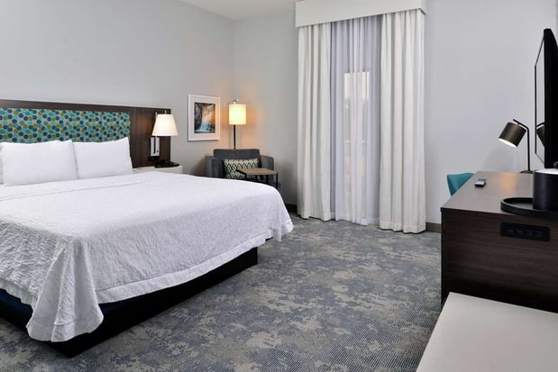 Images Hampton Inn Cedar Falls Downtown