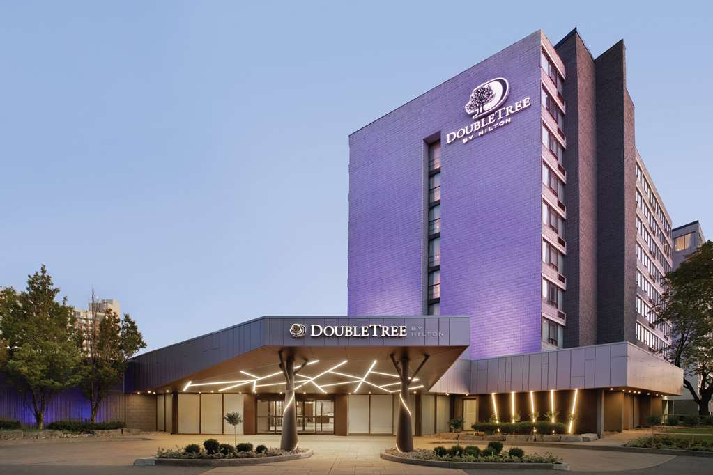 Exterior DoubleTree by Hilton Hotel Toronto Airport West Mississauga (905)624-1144