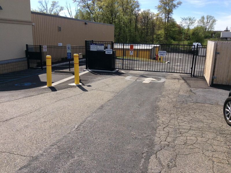 Gate
