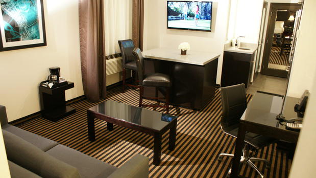 Images Holiday Inn Express & Suites Hollywood Walk of Fame, an IHG Hotel
