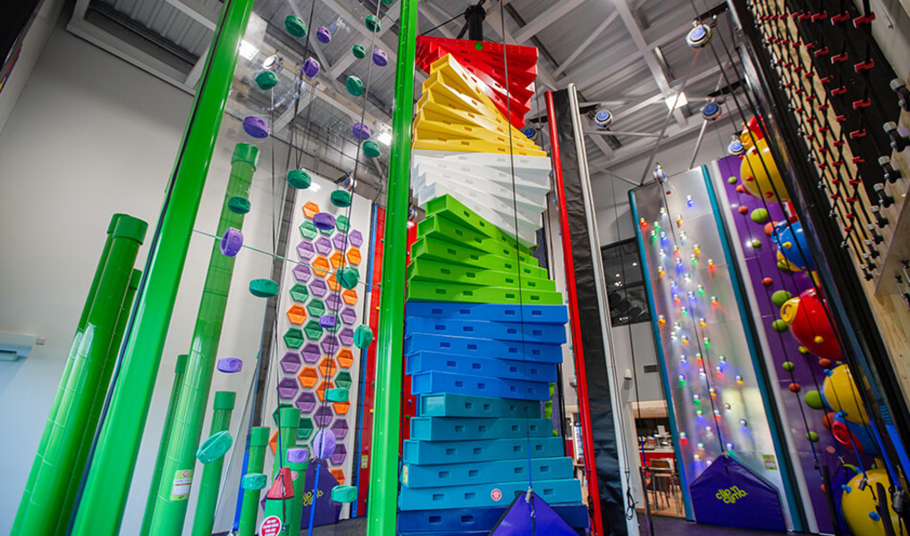 Top Rock is a fantastic way to get into climbing. Perfect for the whole family, this clip and climb  Alton Sports Centre Alton 01420 540040