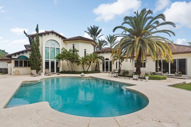 Images Claudia San Roman