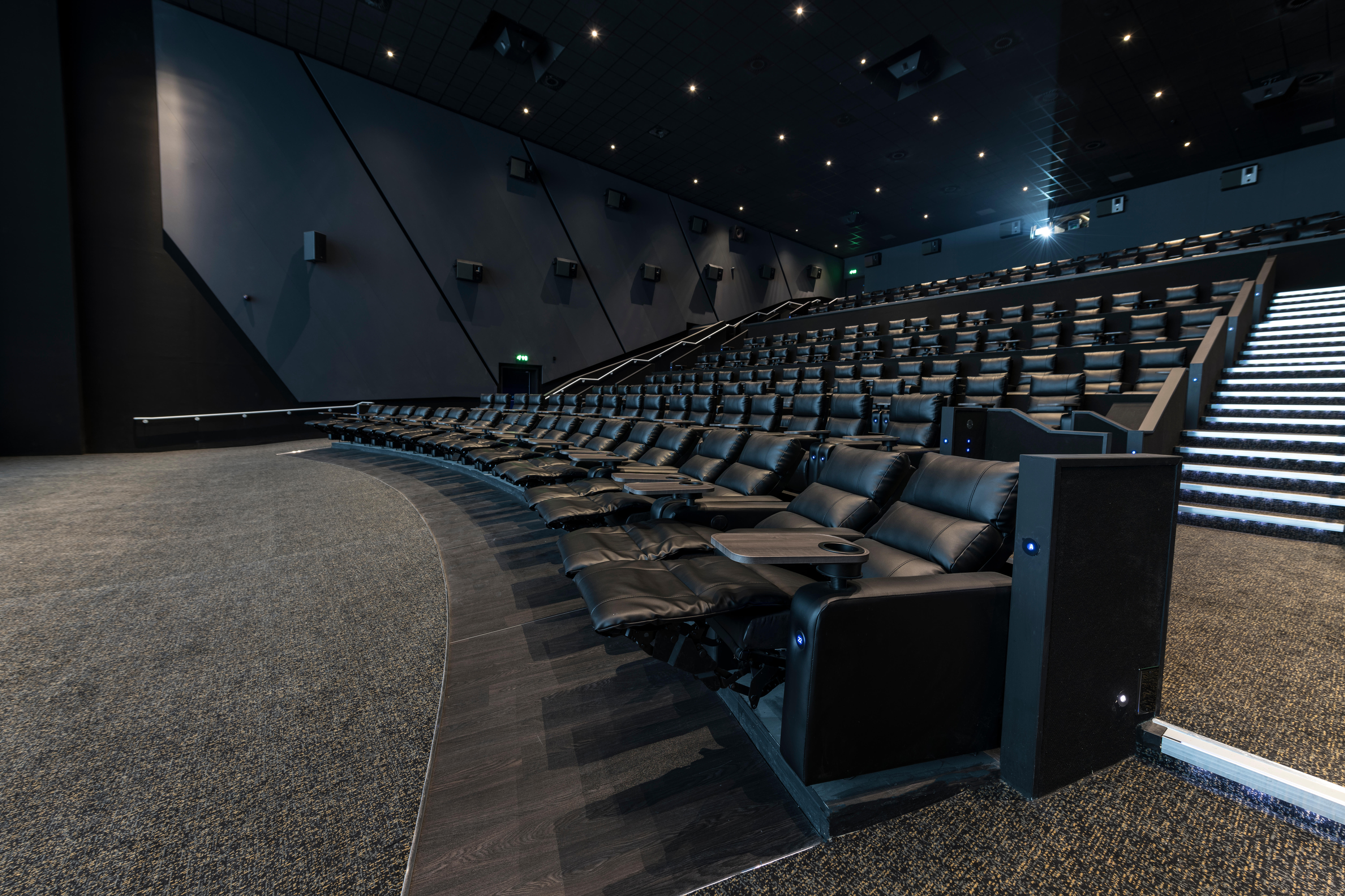 Новый кинотеатр киномакс. Киномакс Титан IMAX. Киномакс Титан Каширская Плаза. Киномакс Титан Каширская Плаза вип зал. Киномакс Титан Каширская Плаза зал 11.