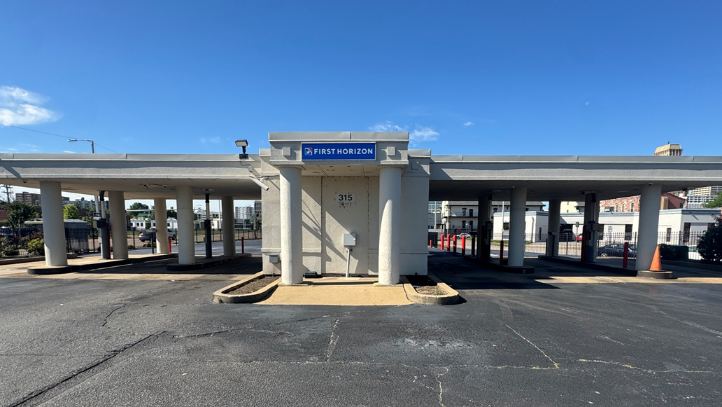 First Horizon Bank - Memphis, TN - 315 Poplar Ave