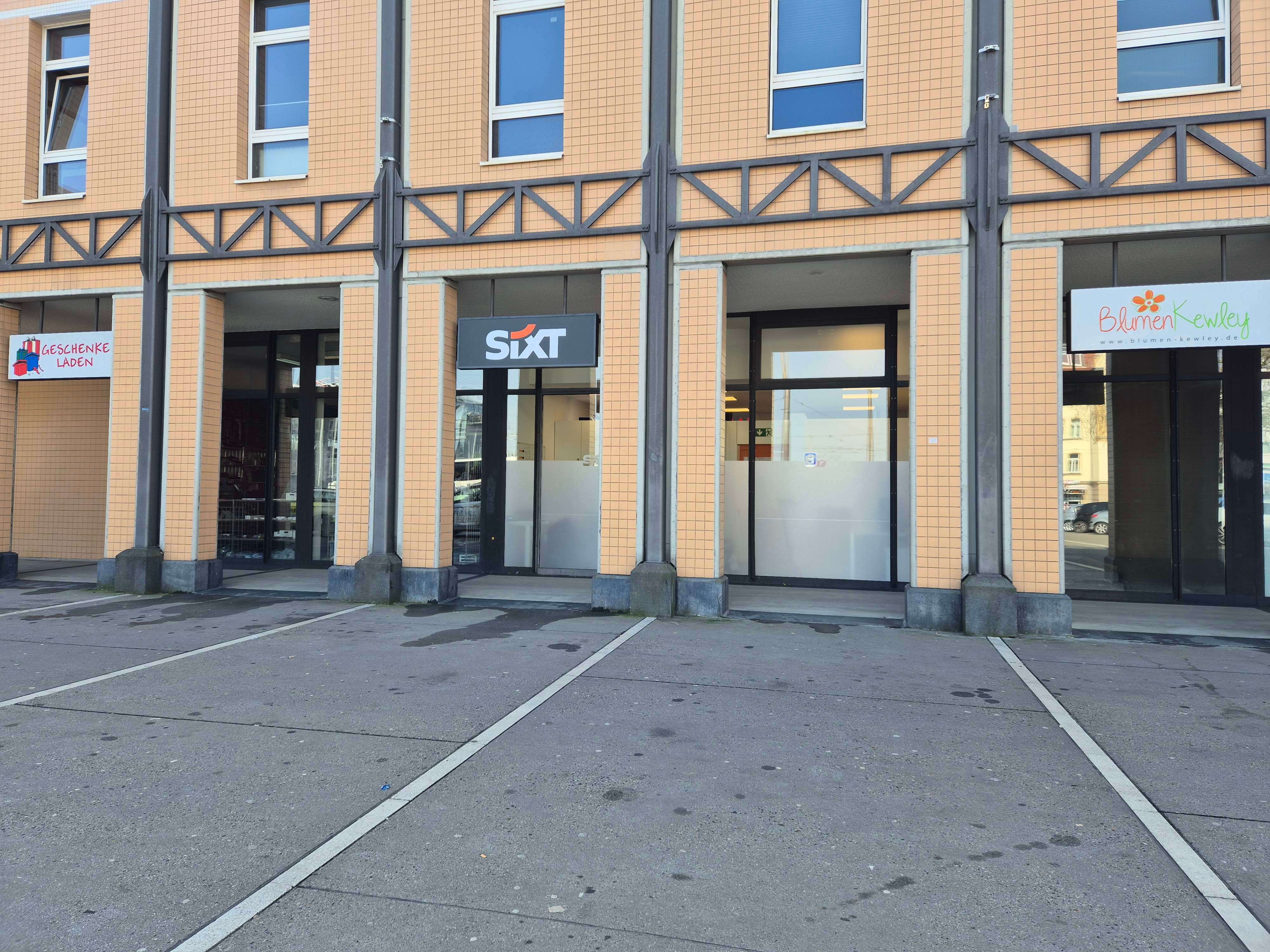 SIXT Autovermietung Kassel-Wilhelmshoehe Bahnhof, Willy-Brandt-Platz 1 in Kassel